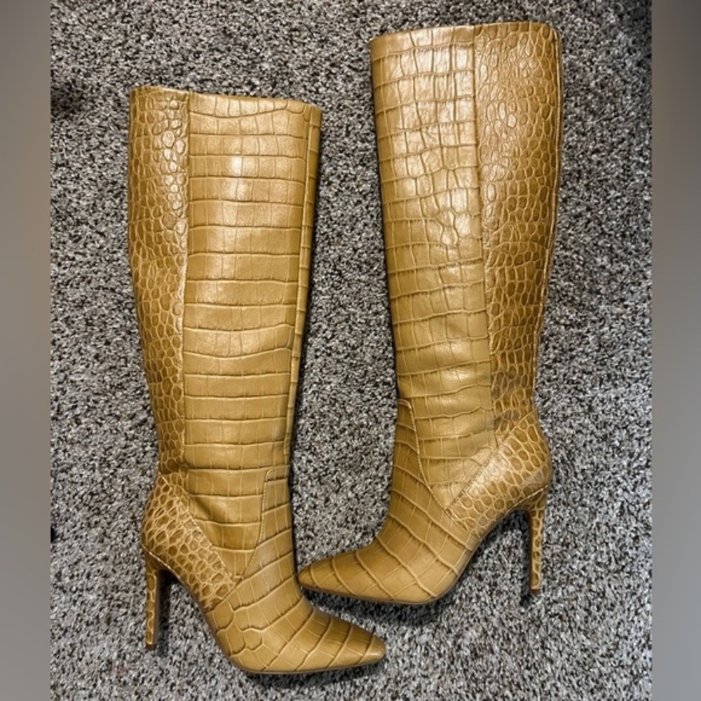 Vince Camuto Croc Embossed Leather Boots Size 6